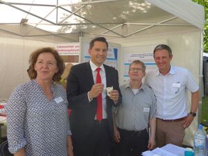 Auf dem Bild von l. nach r. : Doris Fesenmeyer, Johannes Fechner, Dr. Bernd Fiebich, Prof. Dr. G. Eckert